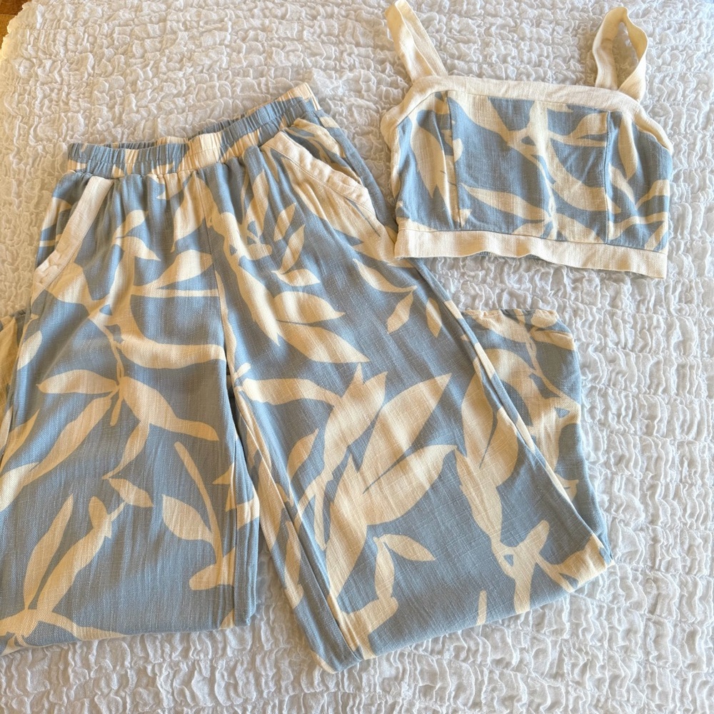 Sienna Sky Two Piece Set Blue Cream Wide Leg Pants Crop Tank Medium - Picture 2 of 9